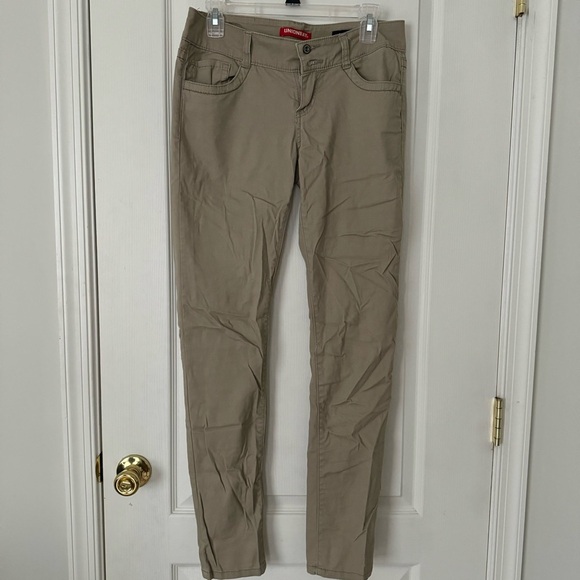 Union bay Khaki pants skinny leg - Picture 1 of 4